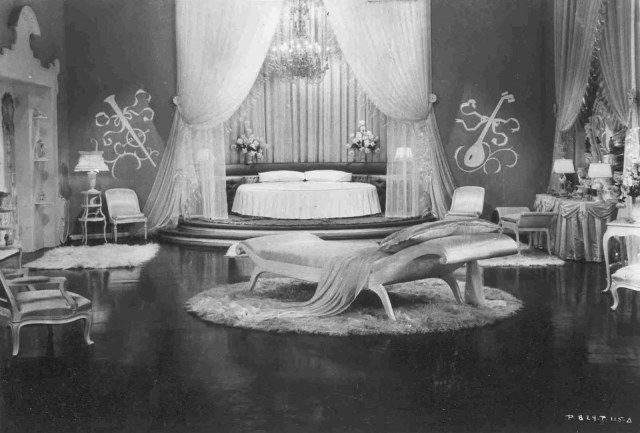 set Fred Astaire Ginger Rogers Top Hat.jpg