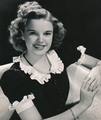 Judy_Garland_publicity_photo_1939.jpg