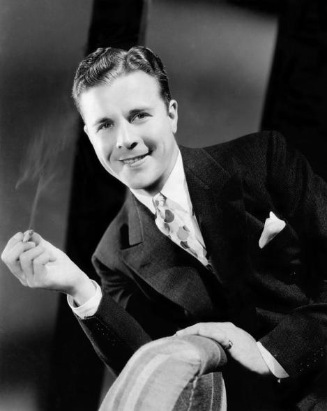 the-singing-marine-dick-powell-1937-everett.jpg